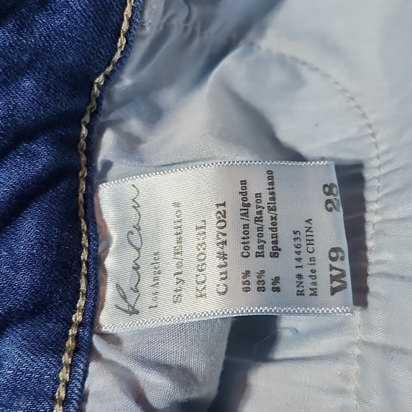 KANCAN LOS ANGELES HIGH-WAISTED RAW-EDGE ZIP-FLY DENIM JEAN SHORTS - Picture 6 of 12